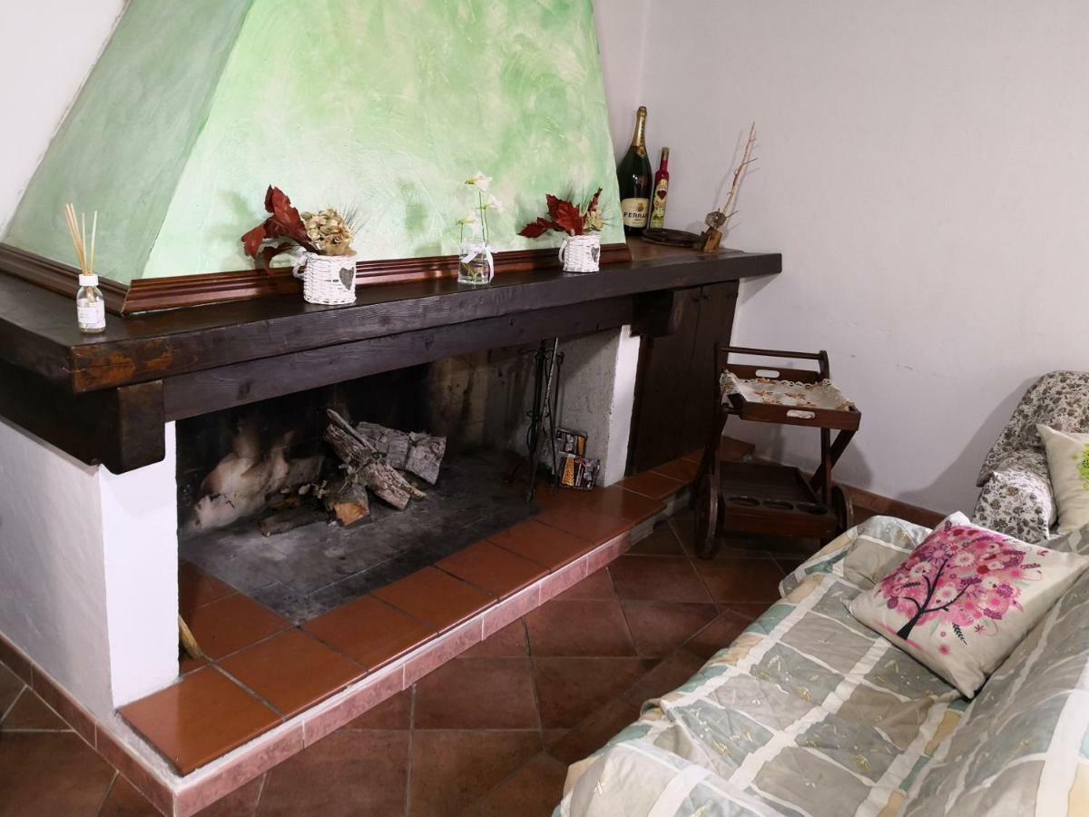 Villa L'Oleandro Oliena Eksteriør bilde