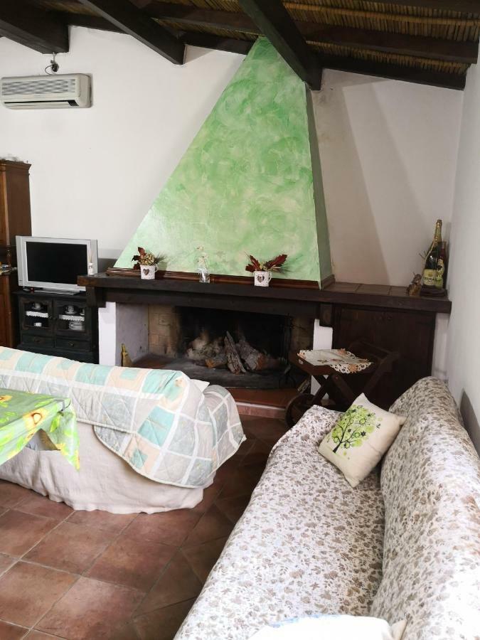 Villa L'Oleandro Oliena Eksteriør bilde